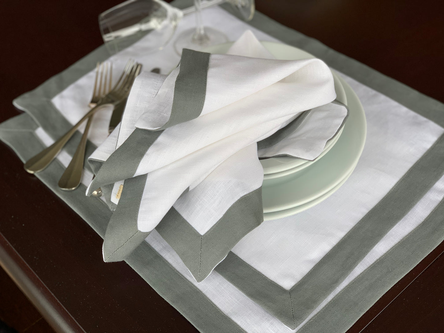 Set of 4 Contrast Border Dinner Napkin Grey/White